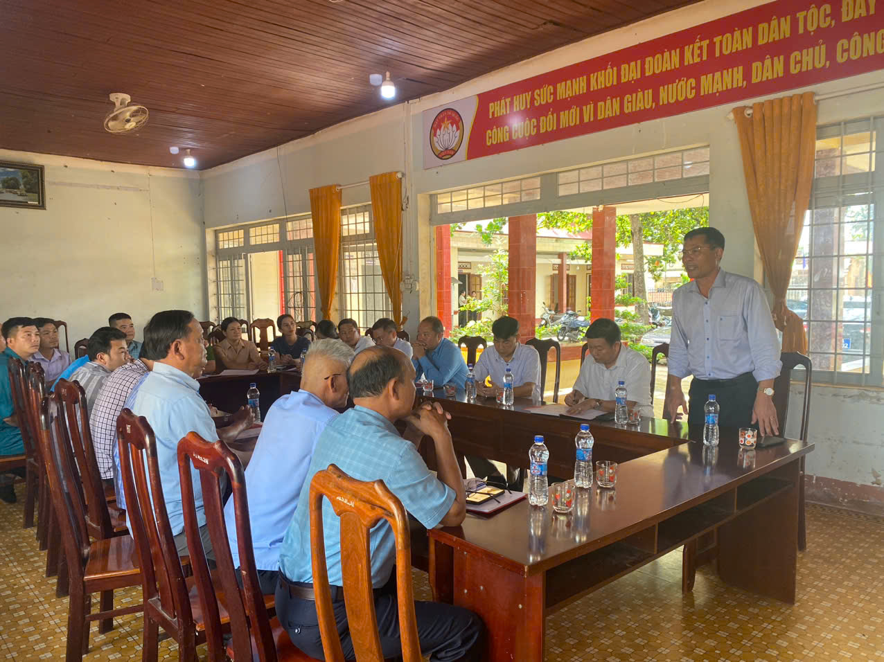 PHAT BIEU CUA LANH DAO HUYEN